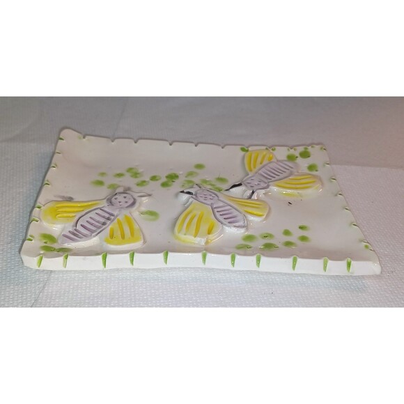 Adorable 3D bee dish pottery handmade  handPainted artist signed - Picture 1 of 4